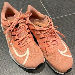 Nike size 9 zoom